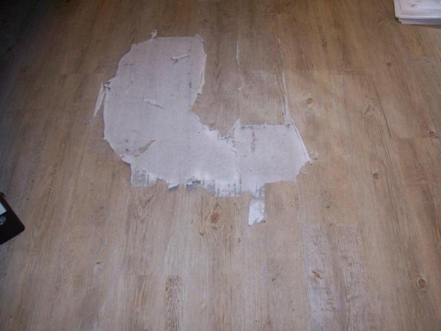 Vloer over tegels. een vloer van kwalitatief hoogwaardig kunststof ... Pvc over tegelvloer